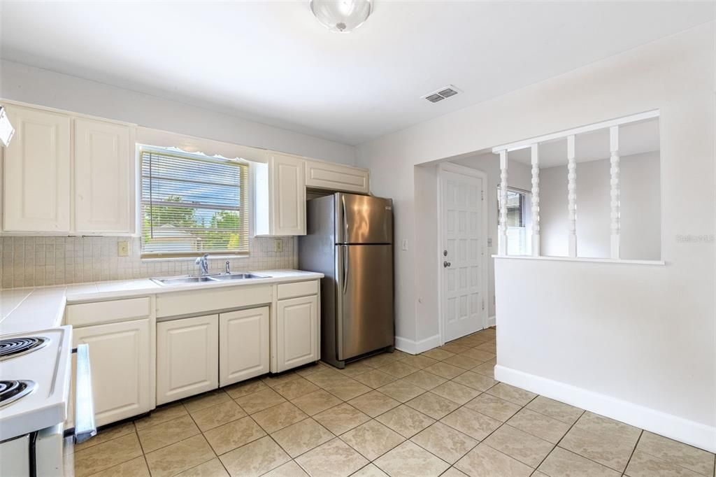 Active With Contract: $179,900 (3 beds, 1 baths, 1145 Square Feet)