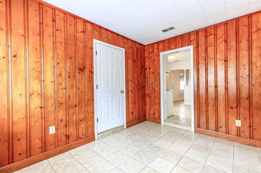 Active With Contract: $179,900 (3 beds, 1 baths, 1145 Square Feet)