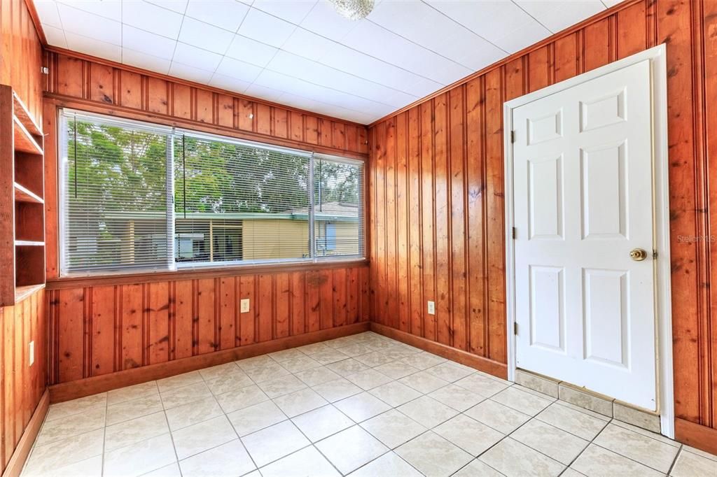 Active With Contract: $179,900 (3 beds, 1 baths, 1145 Square Feet)