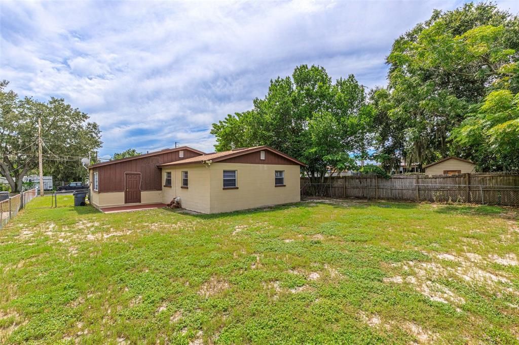 Active With Contract: $179,900 (3 beds, 1 baths, 1145 Square Feet)