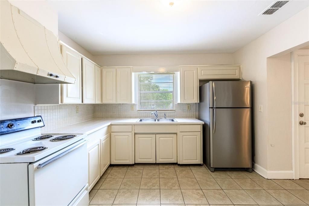 Active With Contract: $179,900 (3 beds, 1 baths, 1145 Square Feet)