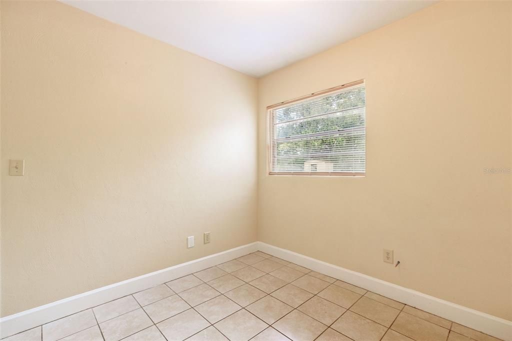 Active With Contract: $179,900 (3 beds, 1 baths, 1145 Square Feet)