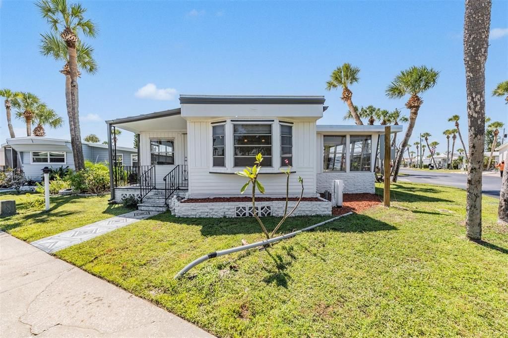 For Sale: $170,000 (2 beds, 1 baths, 986 Square Feet)