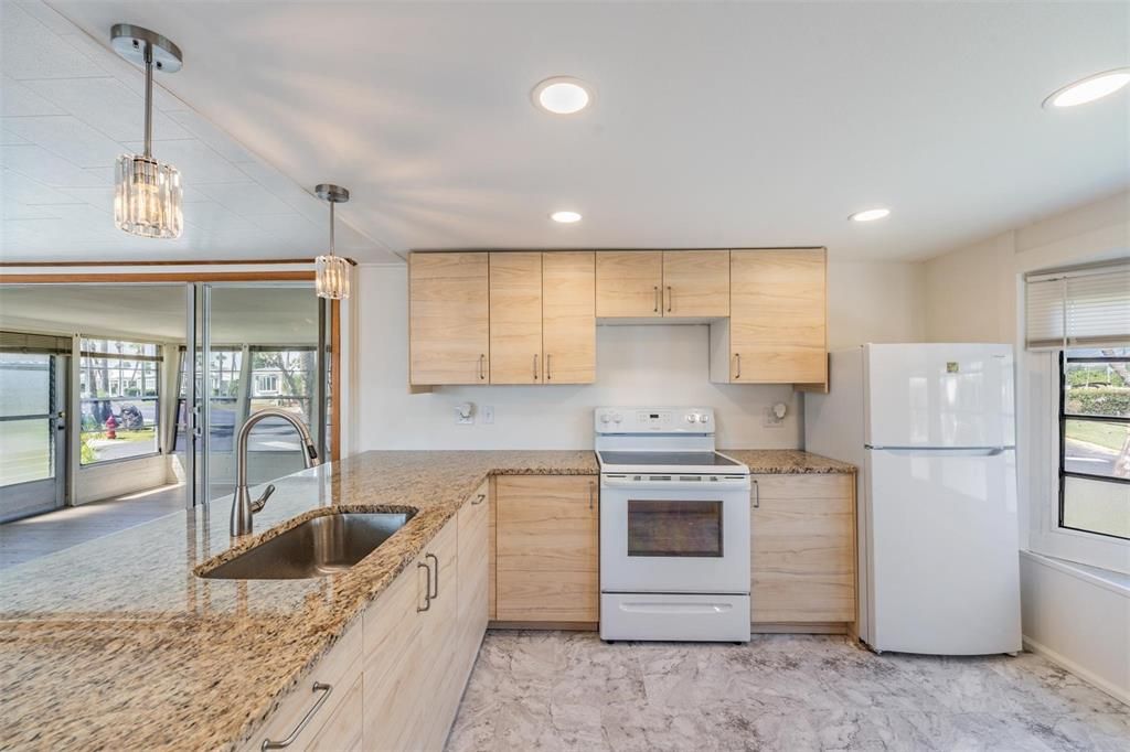 For Sale: $170,000 (2 beds, 1 baths, 986 Square Feet)