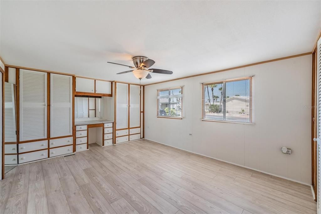 For Sale: $170,000 (2 beds, 1 baths, 986 Square Feet)