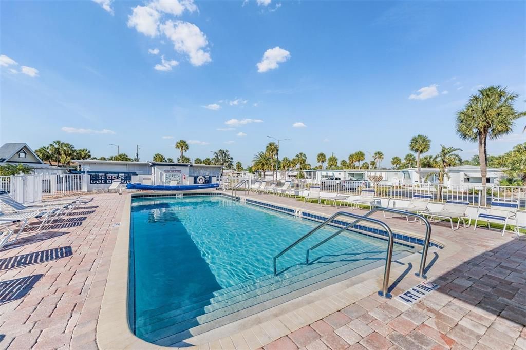 For Sale: $170,000 (2 beds, 1 baths, 986 Square Feet)