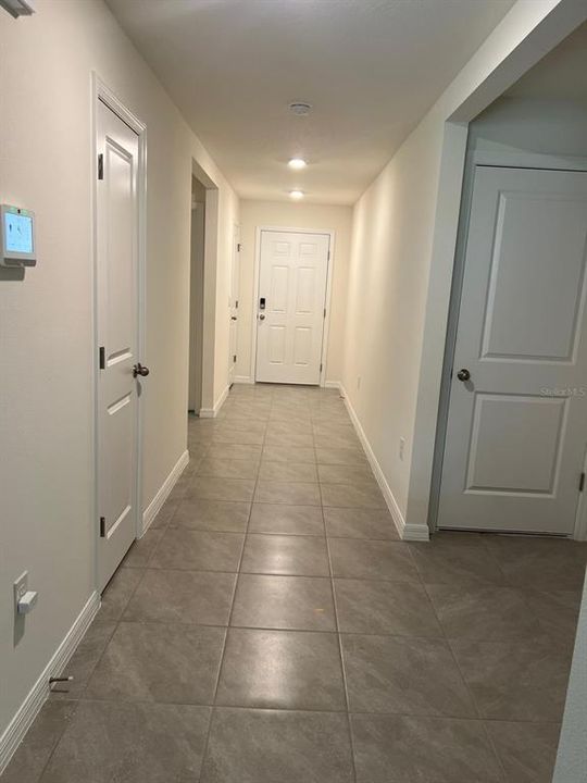 合同活跃: $2,200 (4 贝兹, 2 浴室, 1827 平方英尺)