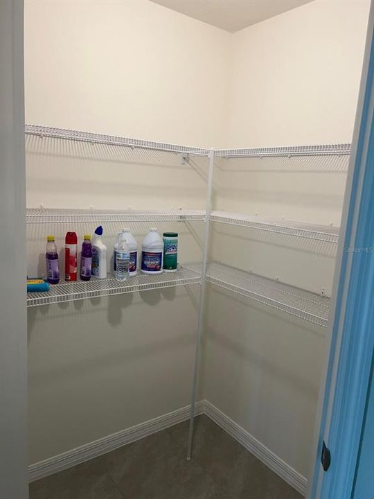 合同活跃: $2,200 (4 贝兹, 2 浴室, 1827 平方英尺)