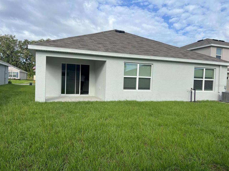 合同活跃: $2,200 (4 贝兹, 2 浴室, 1827 平方英尺)