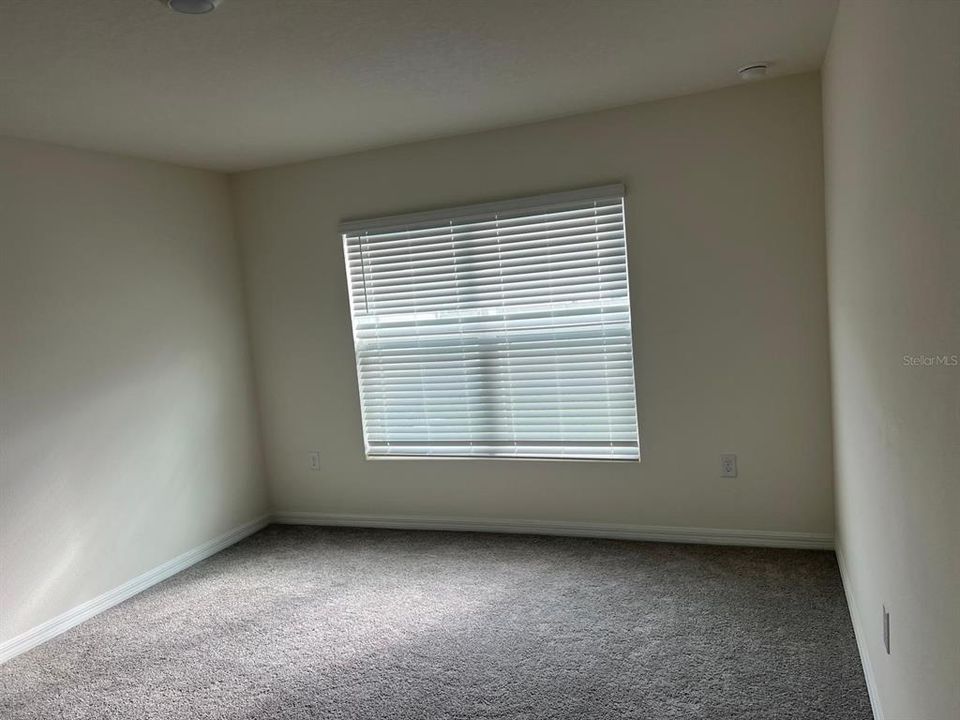 合同活跃: $2,200 (4 贝兹, 2 浴室, 1827 平方英尺)