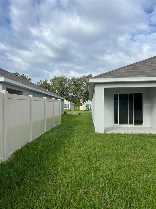 合同活跃: $2,200 (4 贝兹, 2 浴室, 1827 平方英尺)