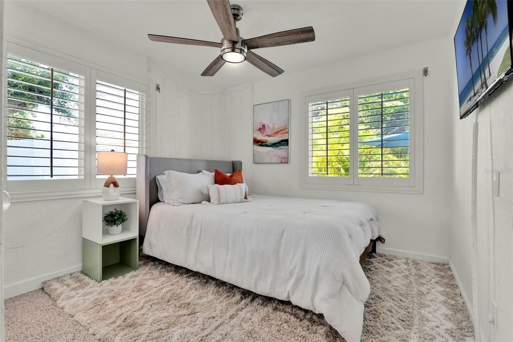 合同活跃: $1,050,000 (3 贝兹, 2 浴室, 1361 平方英尺)