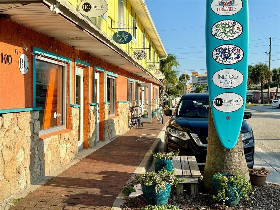 合同活跃: $1,050,000 (3 贝兹, 2 浴室, 1361 平方英尺)