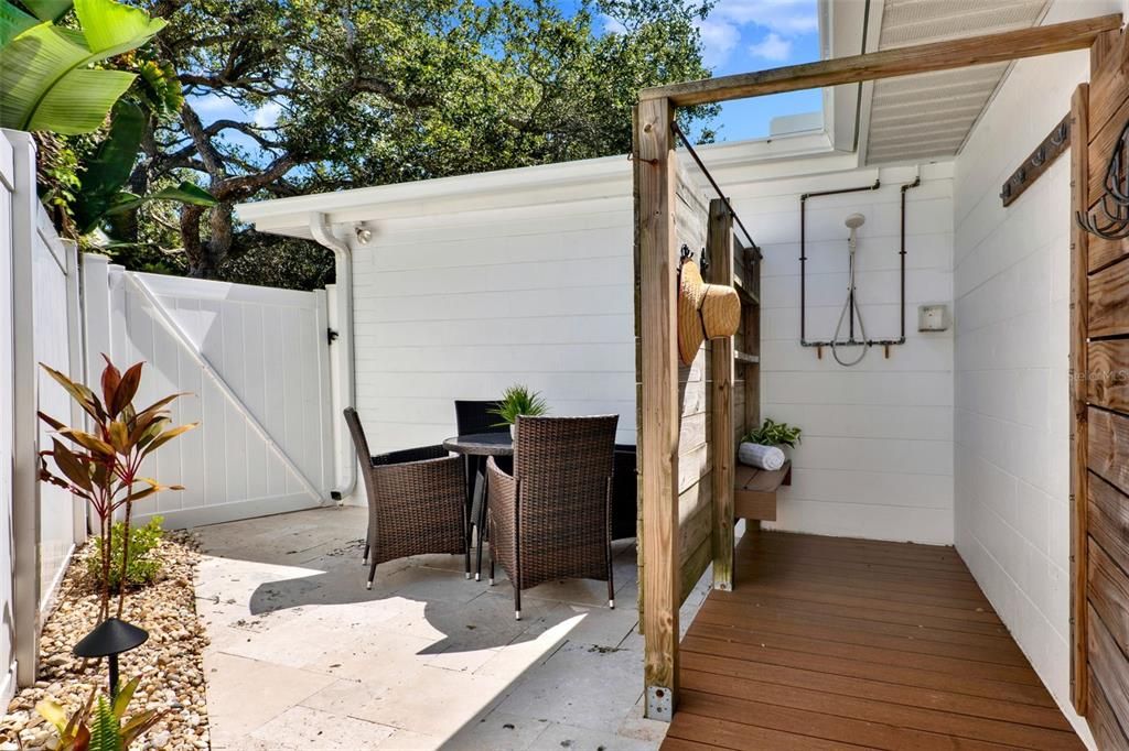 合同活跃: $1,050,000 (3 贝兹, 2 浴室, 1361 平方英尺)