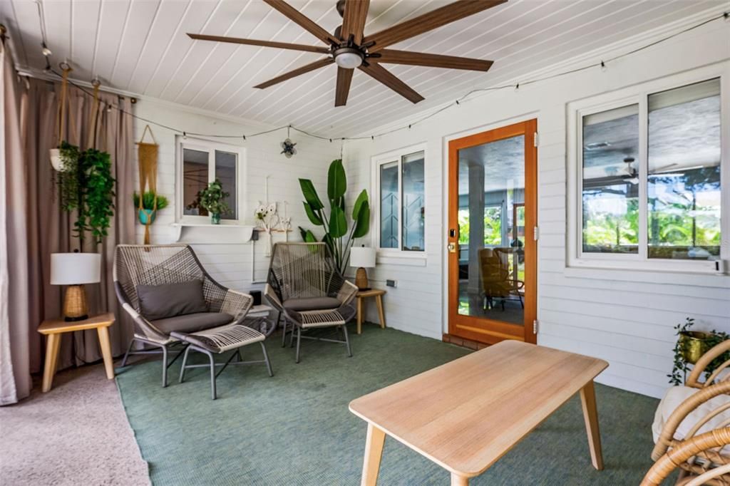 合同活跃: $1,050,000 (3 贝兹, 2 浴室, 1361 平方英尺)