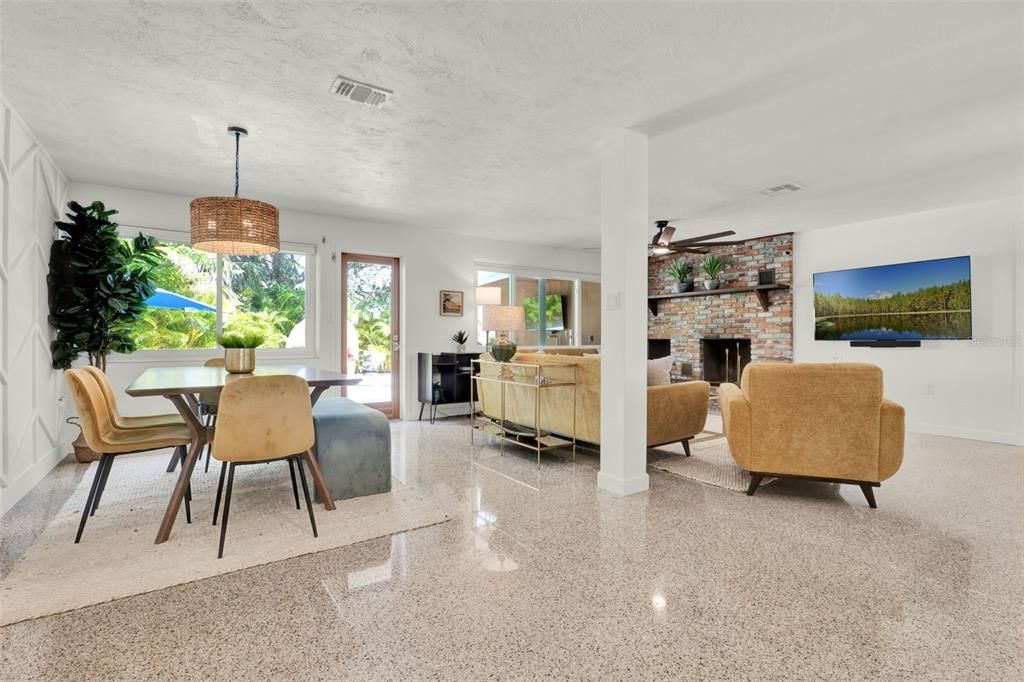 合同活跃: $1,050,000 (3 贝兹, 2 浴室, 1361 平方英尺)