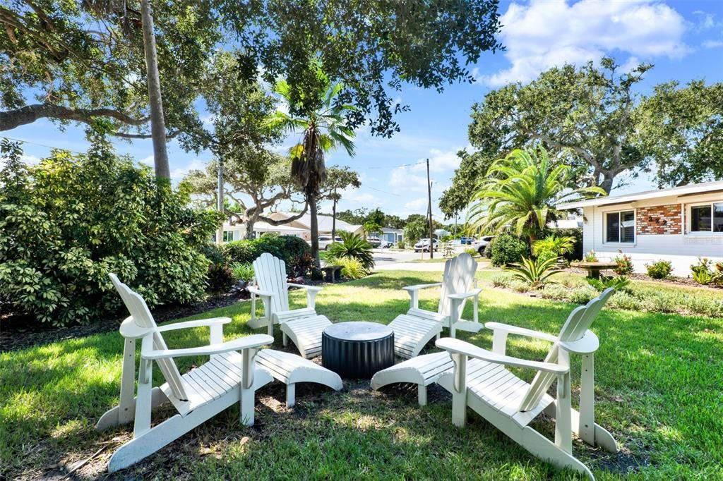 合同活跃: $1,050,000 (3 贝兹, 2 浴室, 1361 平方英尺)