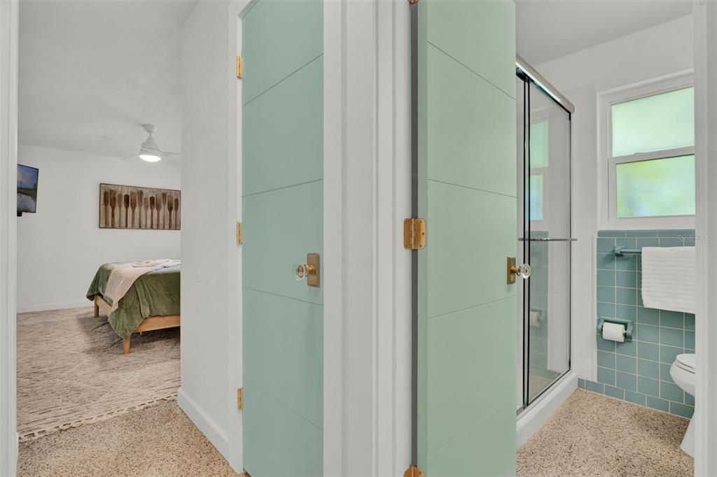 合同活跃: $1,050,000 (3 贝兹, 2 浴室, 1361 平方英尺)