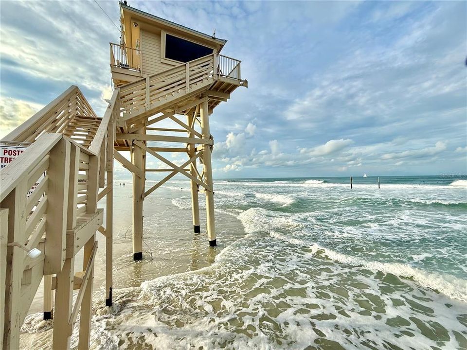 合同活跃: $1,050,000 (3 贝兹, 2 浴室, 1361 平方英尺)