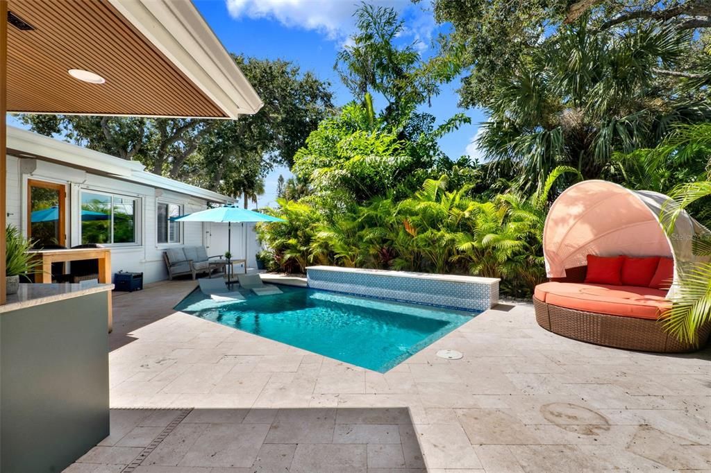 合同活跃: $1,050,000 (3 贝兹, 2 浴室, 1361 平方英尺)