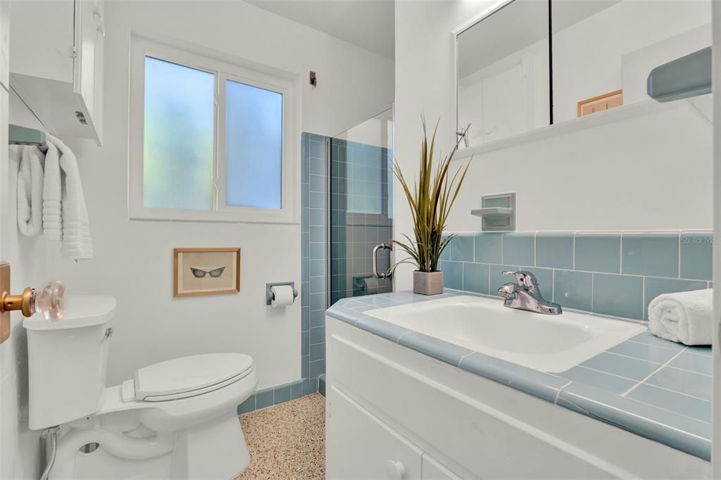 合同活跃: $1,050,000 (3 贝兹, 2 浴室, 1361 平方英尺)