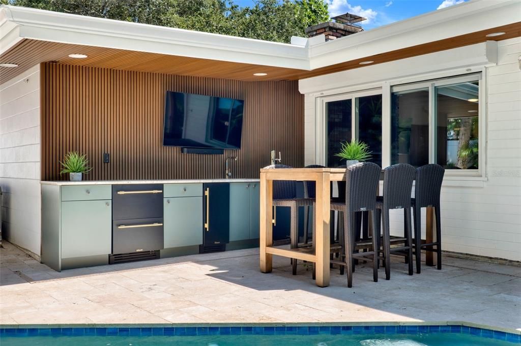 合同活跃: $1,050,000 (3 贝兹, 2 浴室, 1361 平方英尺)