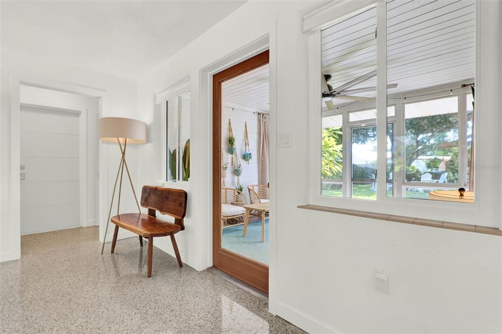 合同活跃: $1,050,000 (3 贝兹, 2 浴室, 1361 平方英尺)