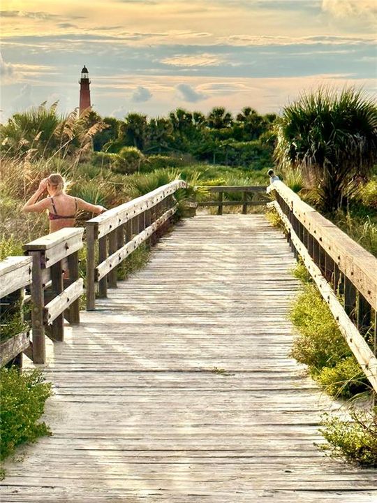 合同活跃: $1,050,000 (3 贝兹, 2 浴室, 1361 平方英尺)