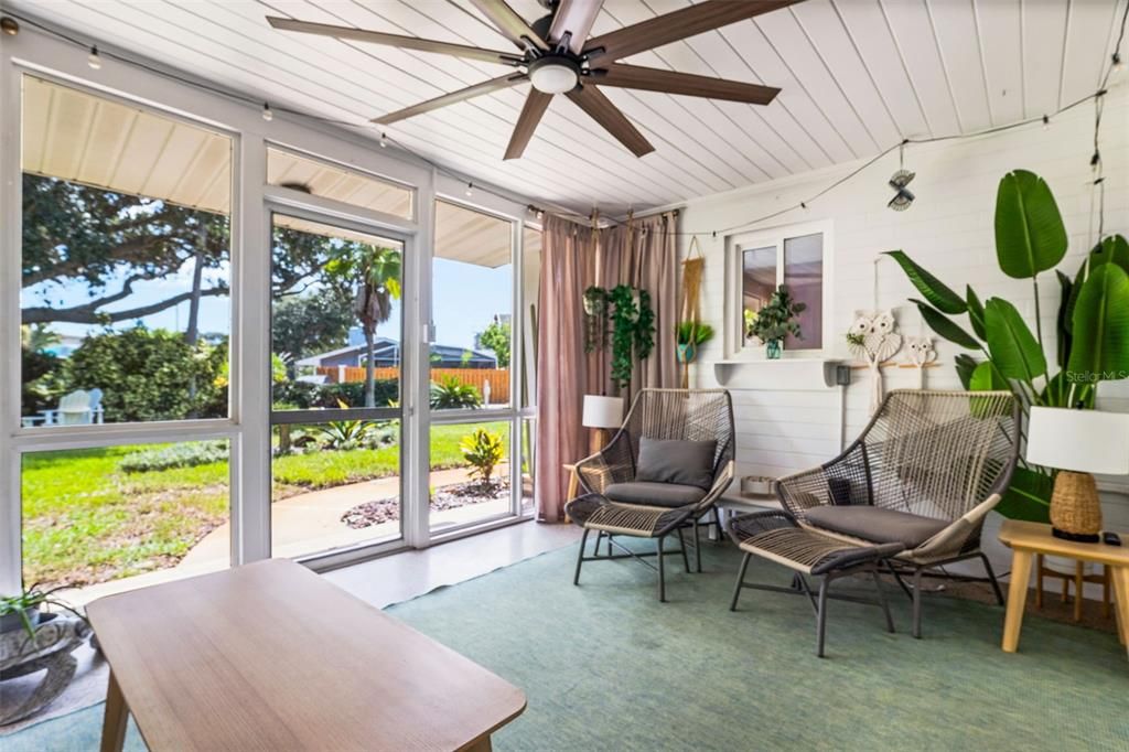 合同活跃: $1,050,000 (3 贝兹, 2 浴室, 1361 平方英尺)