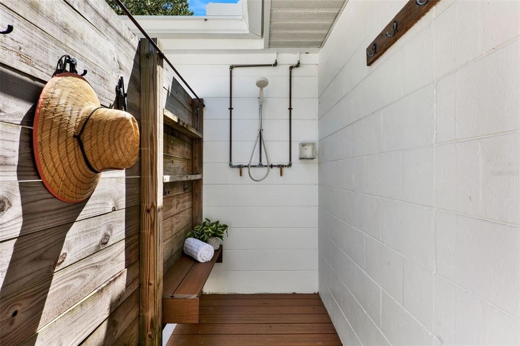 合同活跃: $1,050,000 (3 贝兹, 2 浴室, 1361 平方英尺)