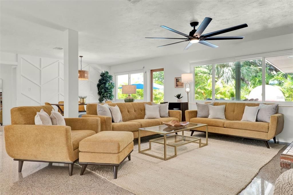 合同活跃: $1,050,000 (3 贝兹, 2 浴室, 1361 平方英尺)