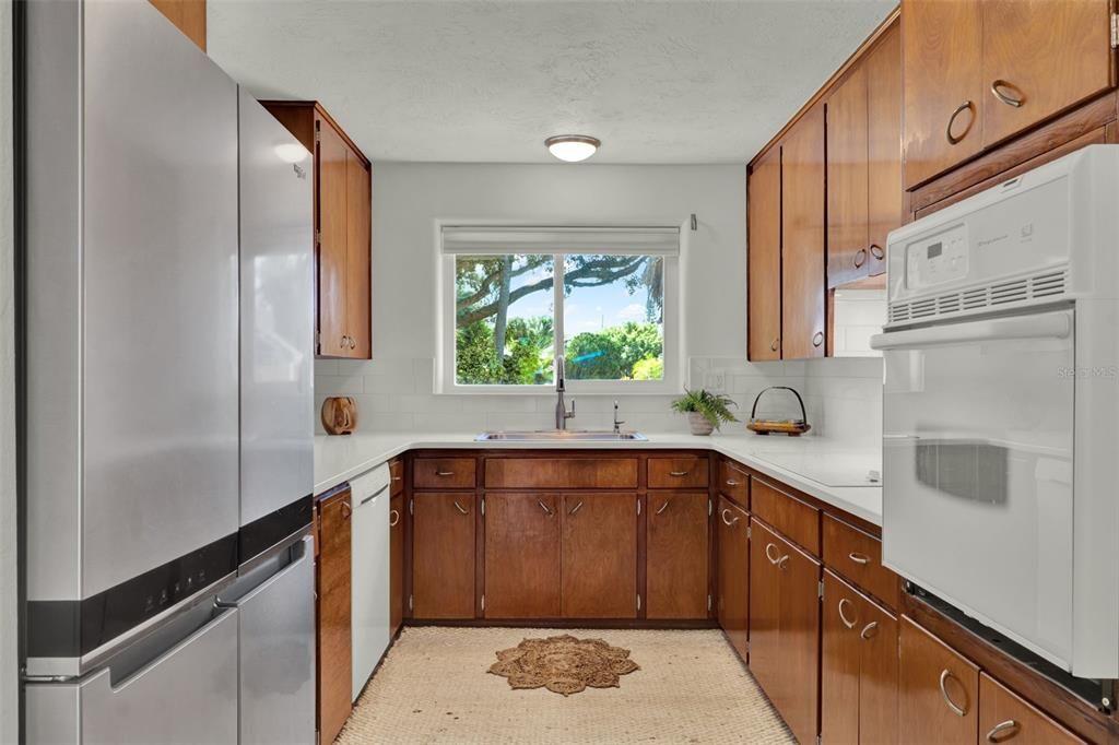 合同活跃: $1,050,000 (3 贝兹, 2 浴室, 1361 平方英尺)