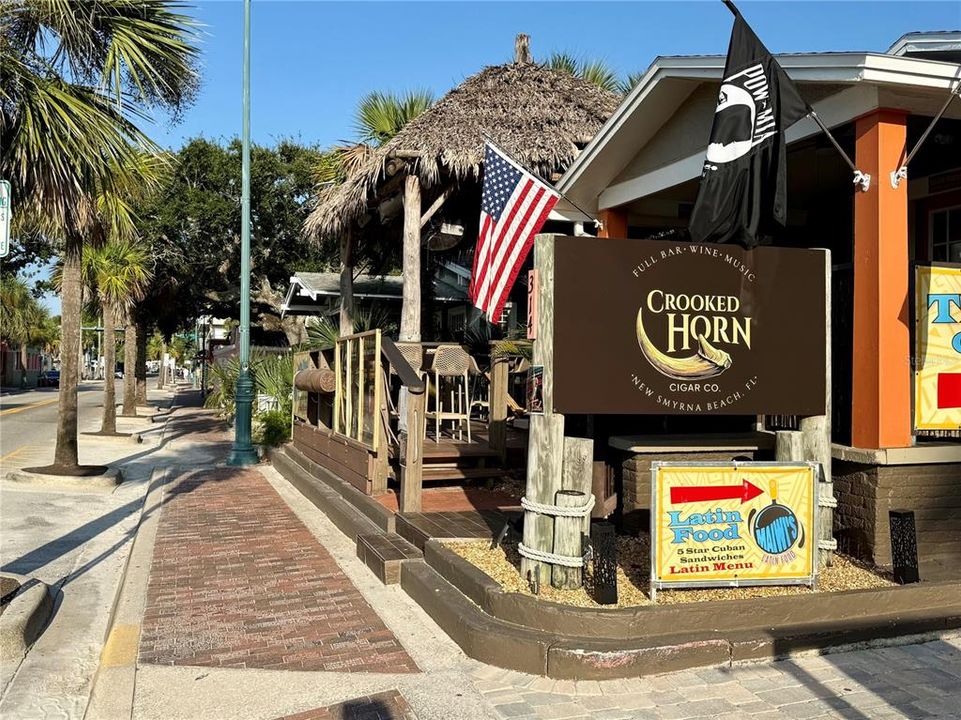 合同活跃: $1,050,000 (3 贝兹, 2 浴室, 1361 平方英尺)