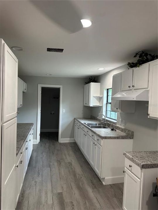 待售: $195,000 (3 贝兹, 1 浴室, 948 平方英尺)