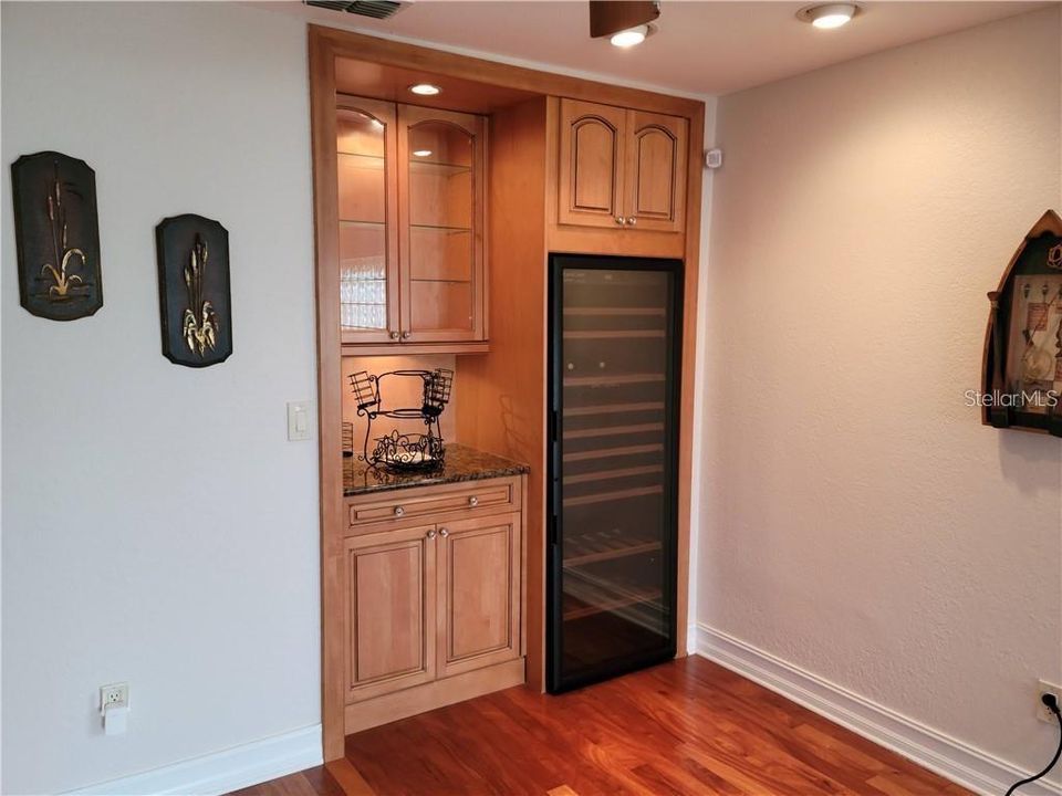 For Rent: $5,500 (5 beds, 4 baths, 3160 Square Feet)