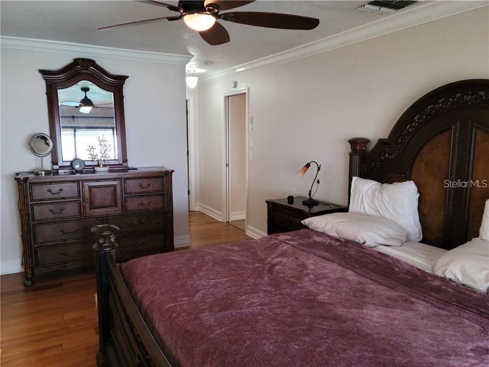 For Rent: $5,500 (5 beds, 4 baths, 3160 Square Feet)