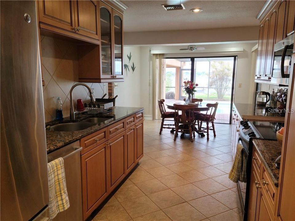 For Rent: $5,500 (5 beds, 4 baths, 3160 Square Feet)