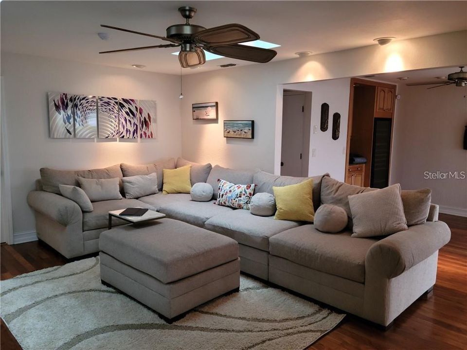 For Rent: $5,500 (5 beds, 4 baths, 3160 Square Feet)