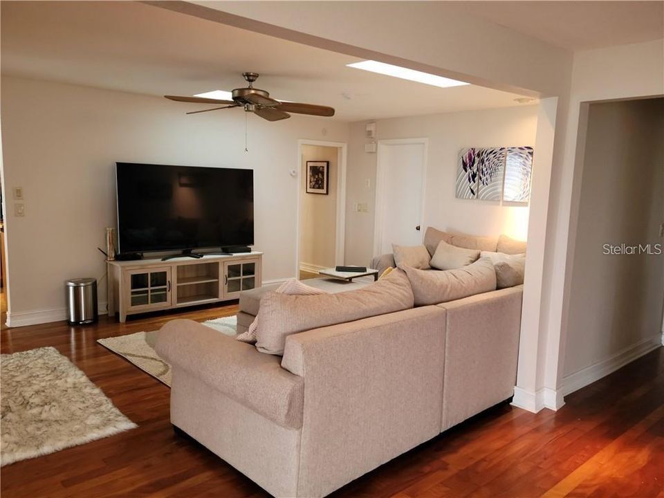 For Rent: $5,500 (5 beds, 4 baths, 3160 Square Feet)