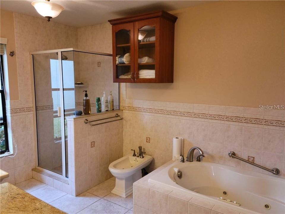 For Rent: $5,500 (5 beds, 4 baths, 3160 Square Feet)