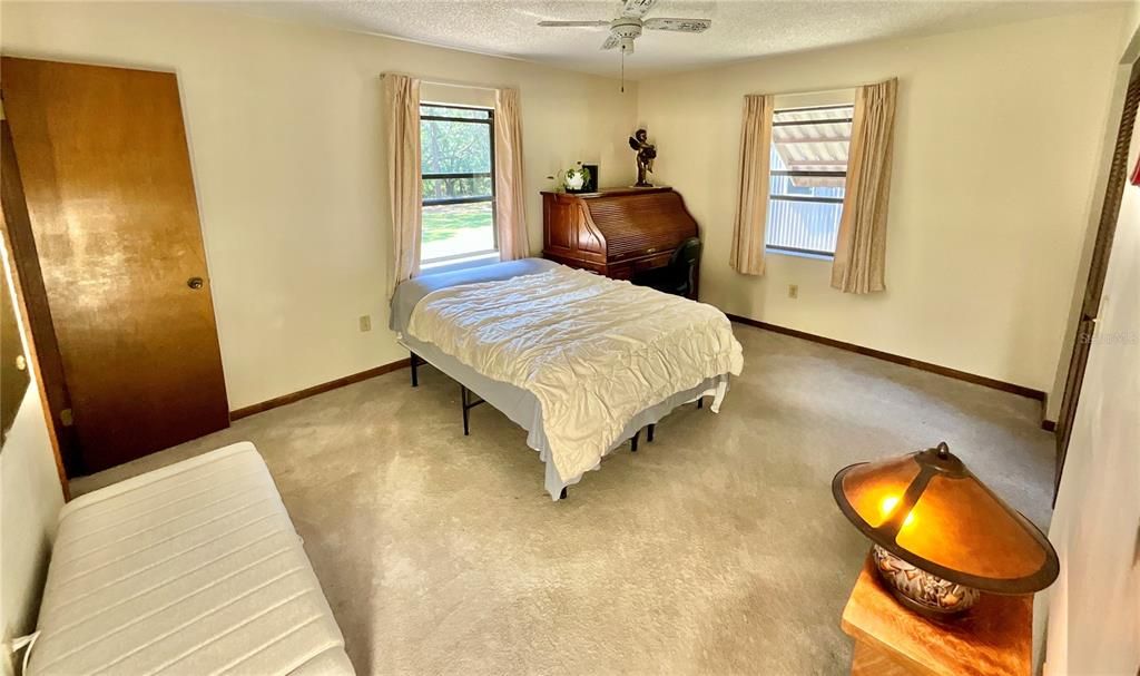 На продажу: $320,000 (3 спален, 2 ванн, 1295 Квадратных фут)