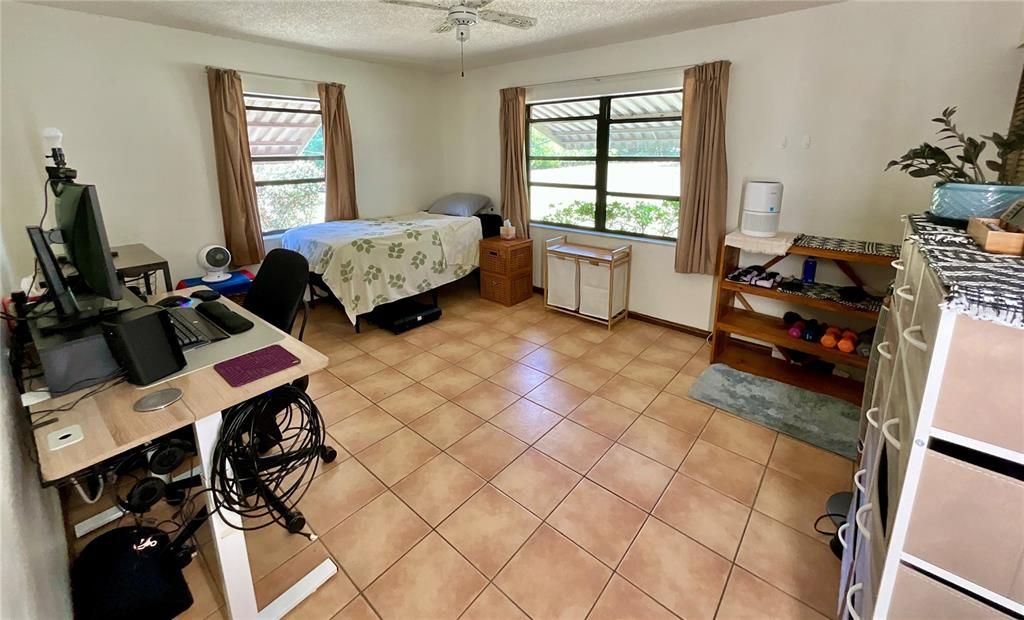 На продажу: $320,000 (3 спален, 2 ванн, 1295 Квадратных фут)