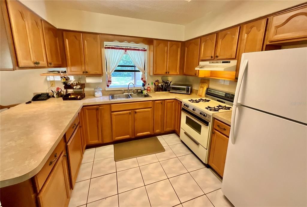 На продажу: $320,000 (3 спален, 2 ванн, 1295 Квадратных фут)