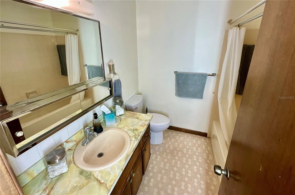 На продажу: $320,000 (3 спален, 2 ванн, 1295 Квадратных фут)