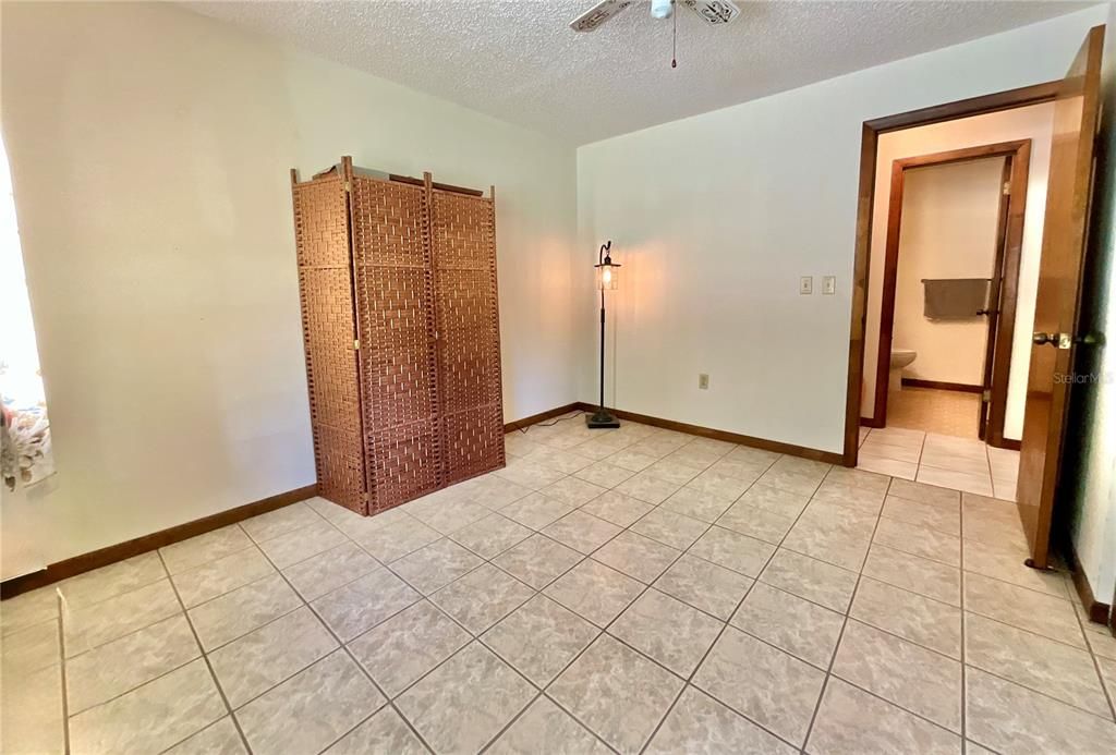 На продажу: $320,000 (3 спален, 2 ванн, 1295 Квадратных фут)