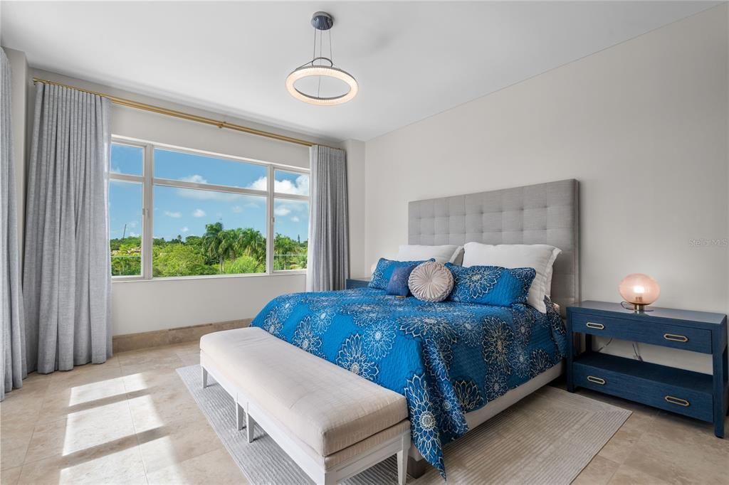 For Sale: $3,295,000 (3 beds, 3 baths, 2339 Square Feet)