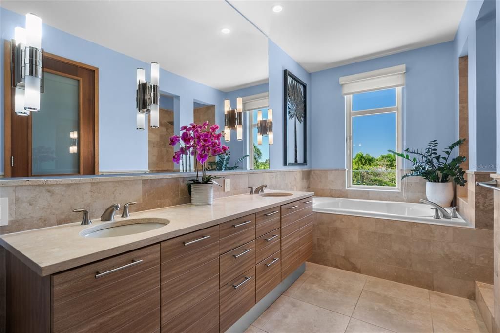 For Sale: $3,295,000 (3 beds, 3 baths, 2339 Square Feet)