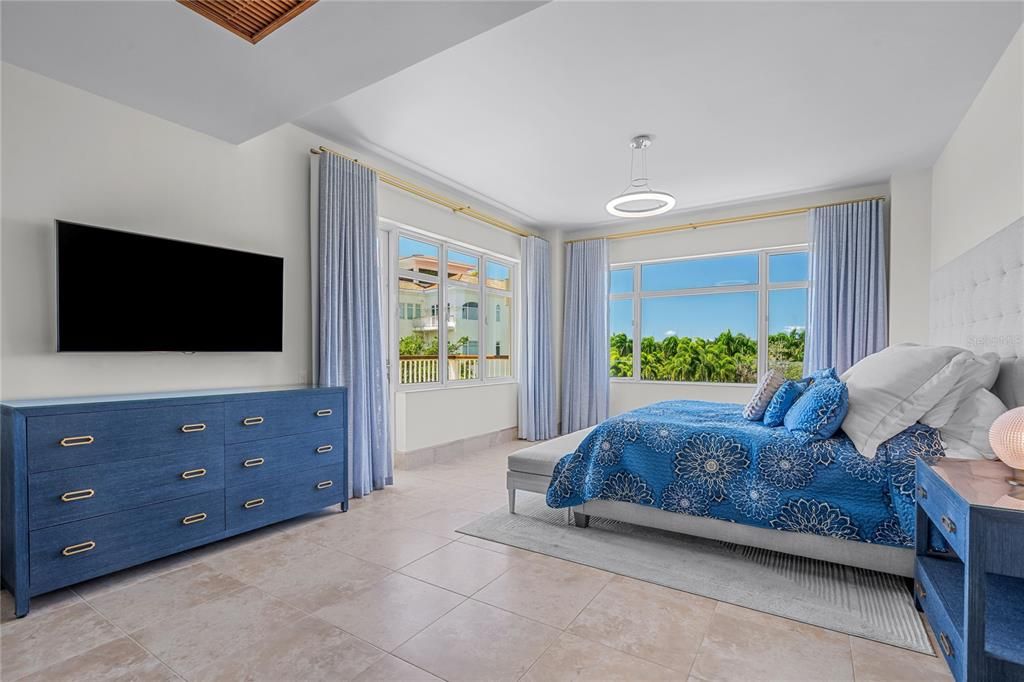 For Sale: $3,295,000 (3 beds, 3 baths, 2339 Square Feet)