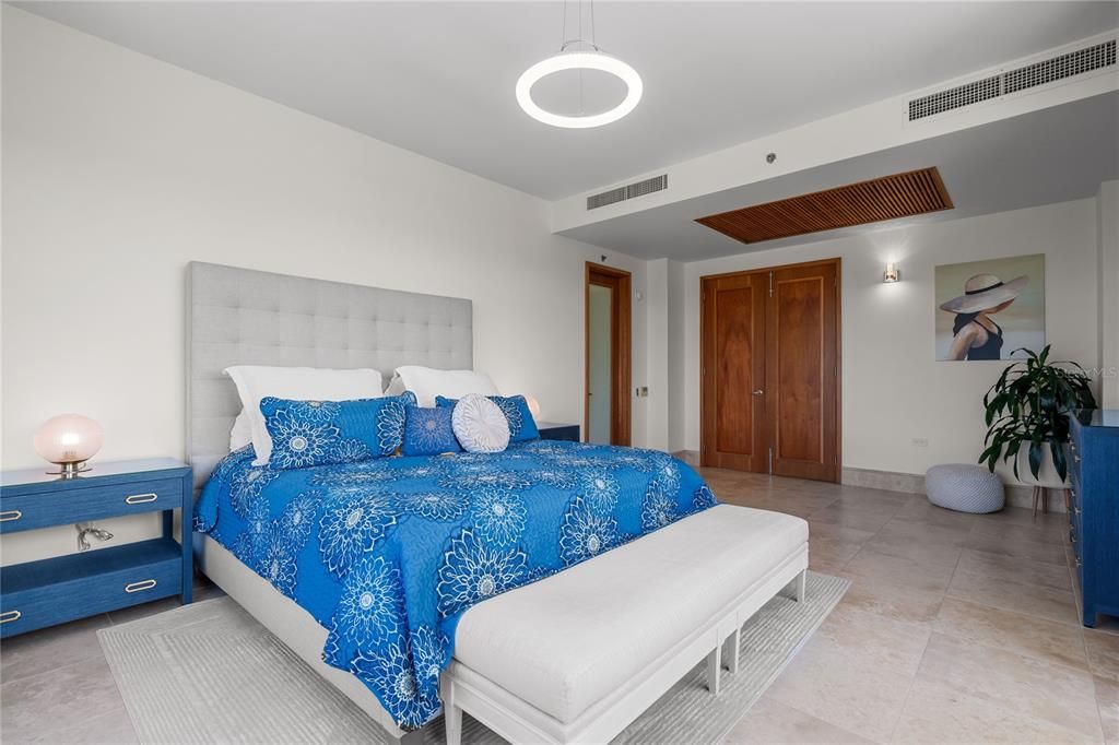 For Sale: $3,295,000 (3 beds, 3 baths, 2339 Square Feet)