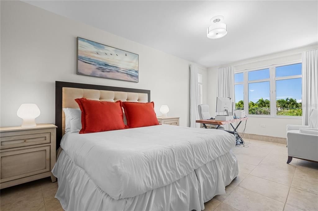 For Sale: $3,295,000 (3 beds, 3 baths, 2339 Square Feet)